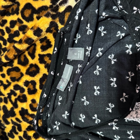 Elegant Black and Pink Lace Trim slip - Picture 5 of 8